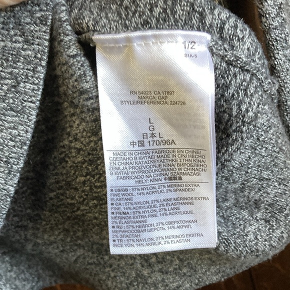 Warm V-neck grey/black/white pullover. - Picture 3 of 5